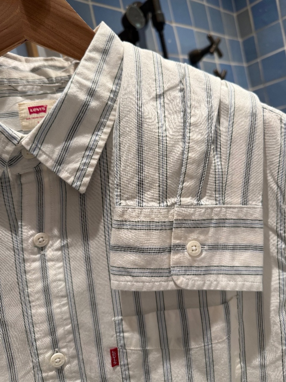 LEVI'S Men's Classic Pocket Classy White Button Down Shirt in Blue Pin Stripe